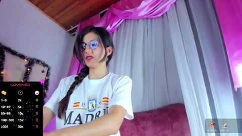 jade white  online show from 17, 12, 2024