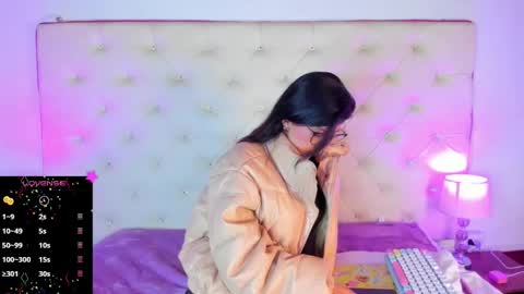 jade white  online show from 21, 12, 2024