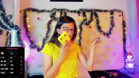 jade white  online show from 23, 12, 2024