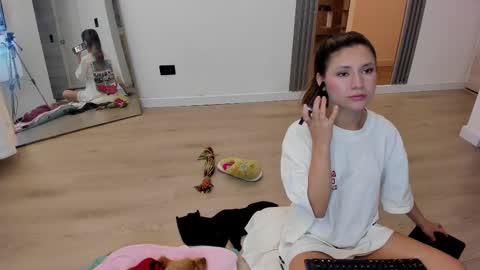 Snapshot of jade_ws chatting on 5, 3, 2025 Jade online show from 5, 3, 2025