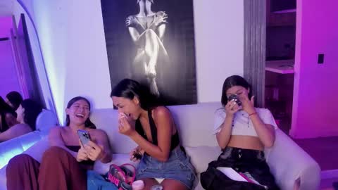 Snapshot of jade_ws chatting on 24, 9, 2025 Jade online show from 24, 9, 2025