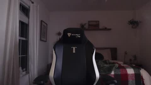 Snapshot of jadelove_ chatting on 4, 1, 2025 Jade Love online show from 4, 1, 2025