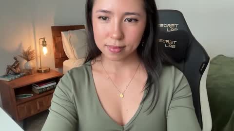 Snapshot of jadelove_ chatting on 21, 10, 2025 Jade Love online show from 21, 10, 2025