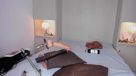 Snapshot of jademuller_ chatting on 14, 5, 2026 JADE online show from 14, 5, 2026