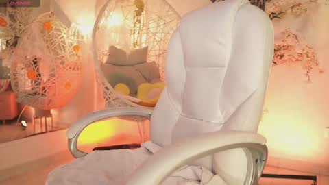 Jade Summer online show from 3, 10, 2025