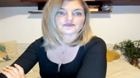 Snapshot of jadore_able82 chatting on 17, 12, 2024 elena online show from 17, 12, 2024