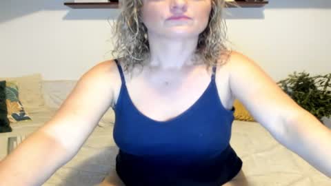 Snapshot of jadore_able82 chatting on 18, 12, 2024 elena online show from 18, 12, 2024