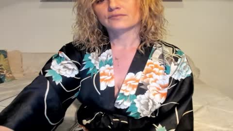 Snapshot of jadore_able82 chatting on 14, 1, 2025 elena online show from 14, 1, 2025