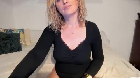 Snapshot of jadore_able82 chatting on 15, 1, 2025 elena online show from 15, 1, 2025