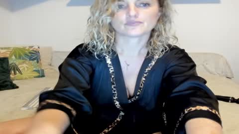 Snapshot of jadore_able82 chatting on 5, 2, 2025 elena online show from 5, 2, 2025