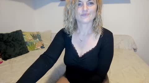Snapshot of jadore_able82 chatting on 11, 2, 2025 elena online show from 11, 2, 2025