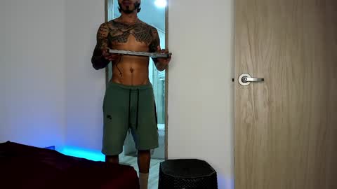 Snapshot of jakee_brown chatting on 4, 2, 2025 Santiago online show from 4, 2, 2025