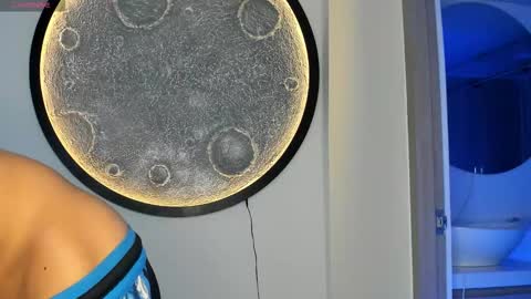 Snapshot of jakee_brown chatting on 12, 11, 2025 Santiago online show from 12, 11, 2025