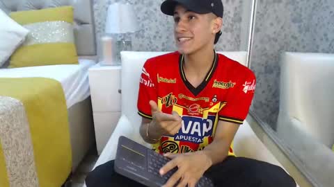 Snapshot of jakemoxleey chatting on 8, 3, 2025 jakemoxleey online show from 8, 3, 2025
