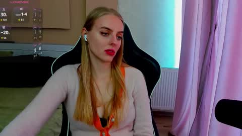 Snapshot of jam_cream chatting on 8, 11, 2025 Sofia online show from 8, 11, 2025