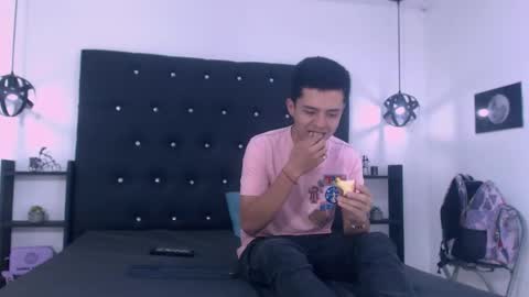 Snapshot of james_and_kenet chatting on 1, 2, 2026 James y Kenet online show from 1, 2, 2026