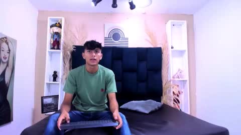 Snapshot of james_and_kenet chatting on 2, 2, 2026 James y Kenet online show from 2, 2, 2026