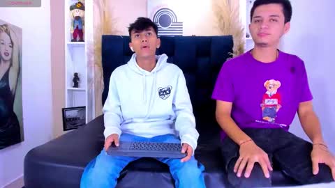 Snapshot of james_and_kenet chatting on 3, 2, 2026 James y Kenet online show from 3, 2, 2026