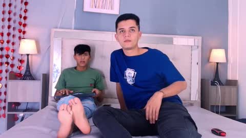 Snapshot of james_and_kenet chatting on 18, 2, 2026 James y Kenet online show from 18, 2, 2026