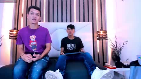 Snapshot of james_and_kenet chatting on 26, 2, 2026 James y Kenet online show from 26, 2, 2026