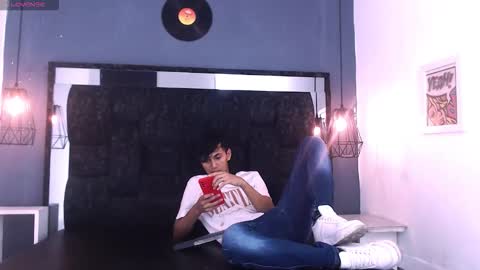 Snapshot of james_and_kenet chatting on 28, 2, 2026 James y Kenet online show from 28, 2, 2026