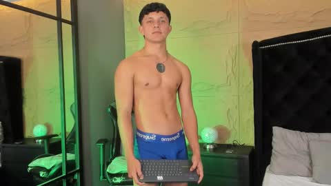 Snapshot of jamesgolden_ chatting on 24, 11, 2025 jamesgolden_ online show from 24, 11, 2025