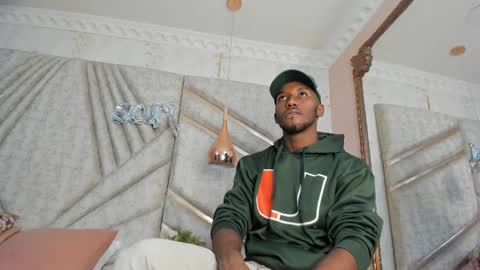 Snapshot of jamesparck chatting on 19, 2, 2025 James online show from 19, 2, 2025