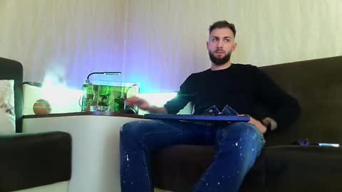 Robbie online show from 4, 3, 2025