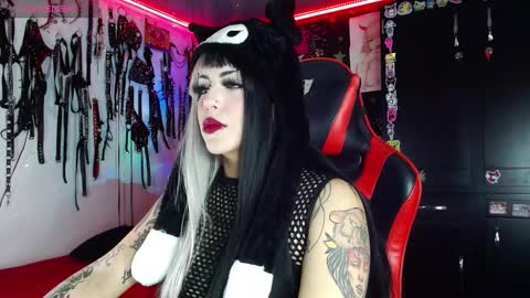 Snapshot of janna_ink chatting on 6, 1, 2025 online show from 6, 1, 2025