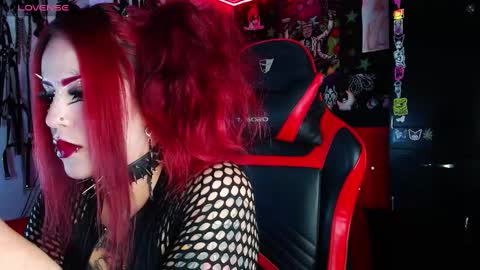 Snapshot of janna_ink chatting on 7, 1, 2025 online show from 7, 1, 2025