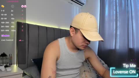 Snapshot of jarethh_ chatting on 29, 10, 2025 JARETHH online show from 29, 10, 2025