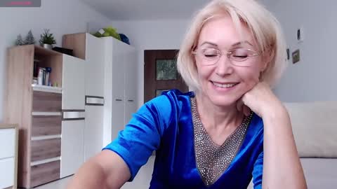 Snapshot of jasmin18v chatting on 14, 9, 2025 Jasmin room for people 40 online show from 14, 9, 2025