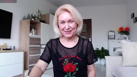 Snapshot of jasmin18v chatting on 29, 10, 2025 Jasmin room for people 40 online show from 29, 10, 2025