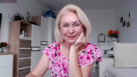 Snapshot of jasmin18v chatting on 8, 11, 2025 Jasmin room for people 40 online show from 8, 11, 2025