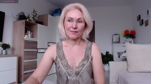 Snapshot of jasmin18v chatting on 10, 11, 2025 Jasmin room for people 40 online show from 10, 11, 2025