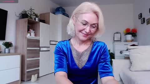 Snapshot of jasmin18v chatting on 18, 11, 2025 Jasmin room for people 40 online show from 18, 11, 2025