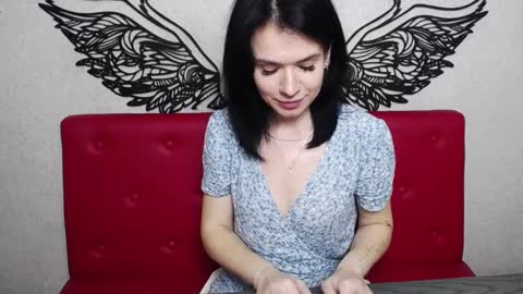 JasmineKouch online show from 31, 1, 2025