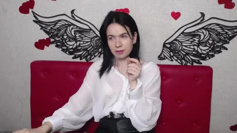 JasmineKouch online show from 8, 3, 2025