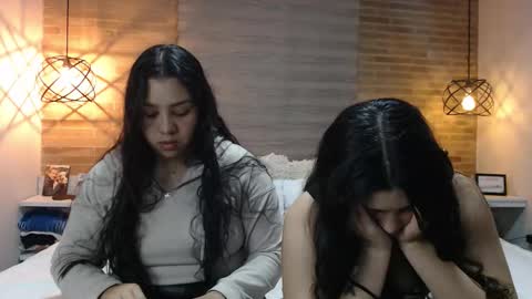 Snapshot of jazmin_dharius chatting on 4, 12, 2025 Jazmin and Scarlett online show from 4, 12, 2025