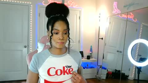 Snapshot of jazminefox chatting on 4, 8, 2026 Jazmine Fox online show from 4, 8, 2026