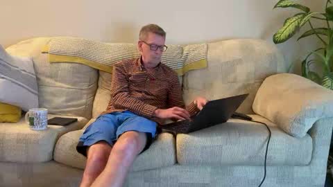 Snapshot of jcar57 chatting on 28, 10, 2025 Jon online show from 28, 10, 2025