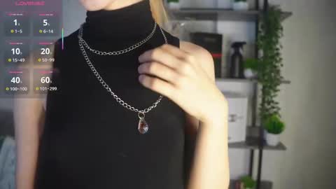 Snapshot of jeninedapinto chatting on 15, 10, 2025 Hi everyone my name Kira online show from 15, 10, 2025