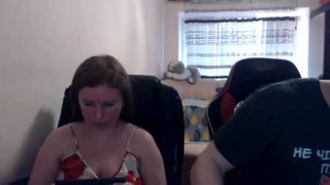 Snapshot of jenisandpeter chatting on 2, 7, 2026 JenisAndPeter online show from 2, 7, 2026