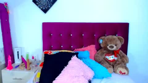 Snapshot of jenng18 chatting on 5, 10, 2025 jenn online show from 5, 10, 2025