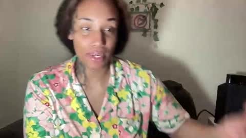 Snapshot of jenni_cash chatting on 27, 10, 2025 Mistress Jenni online show from 27, 10, 2025