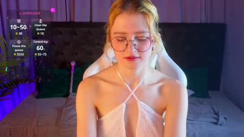 Snapshot of jenny_bunny_ chatting on 7, 3, 2025 jenny_bunny_ online show from 7, 3, 2025