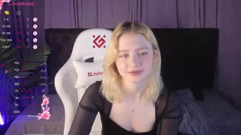 Snapshot of jenny_bunny_ chatting on 8, 3, 2025 jenny_bunny_ online show from 8, 3, 2025