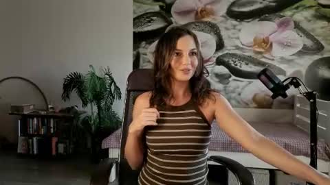 Snapshot of jennycutey chatting on 18, 6, 2026 jennycutey online show from 18, 6, 2026