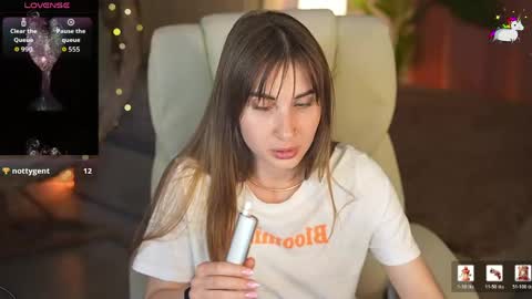 Snapshot of jennyyluv chatting on 27, 5, 2026 JENNY online show from 27, 5, 2026