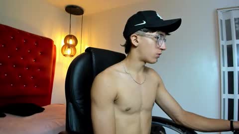 Snapshot of jeremy_job chatting on 19, 12, 2025 Jeremy online show from 19, 12, 2025